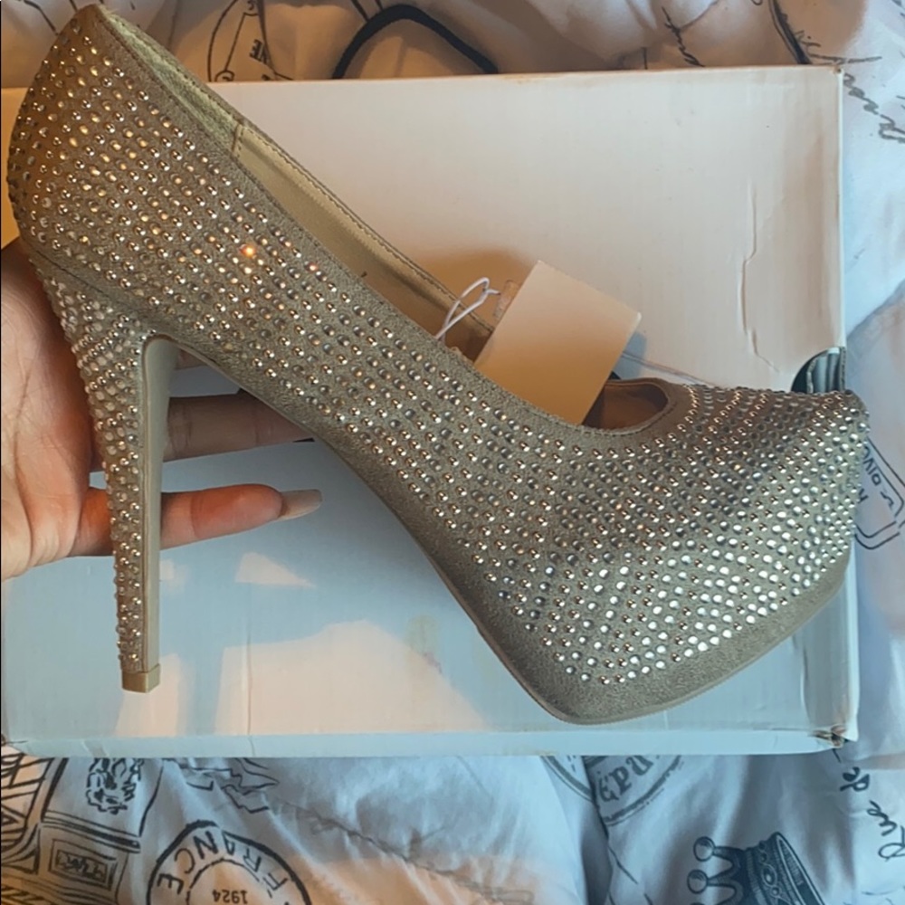 Platform pointed toe studded heel